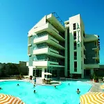 Hotel La Vita's Side